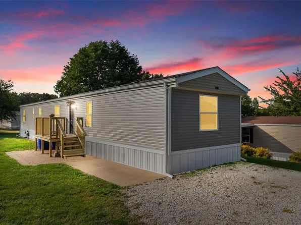 231 S Warren Dr, Winfield, MO 63389