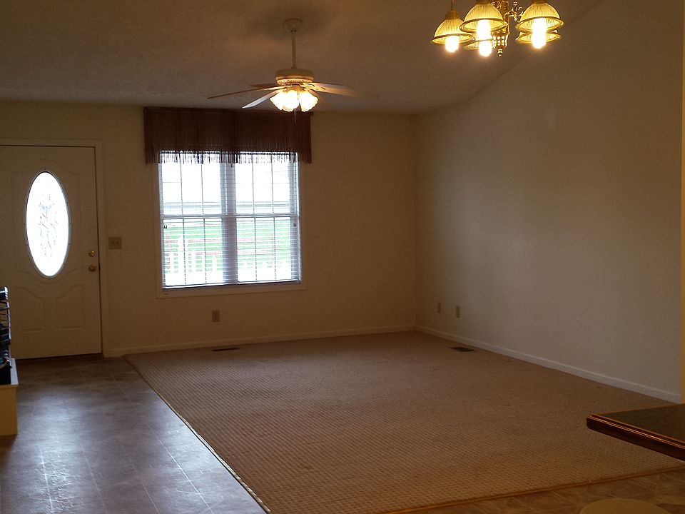 Vaulted ceiling living room 
