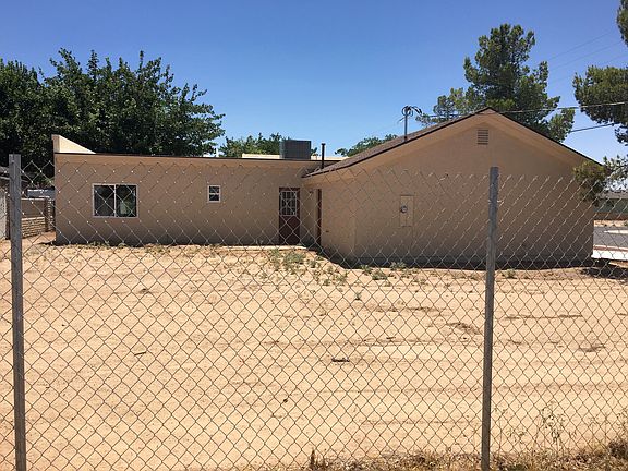 Fenced back yard w/ RV prkg