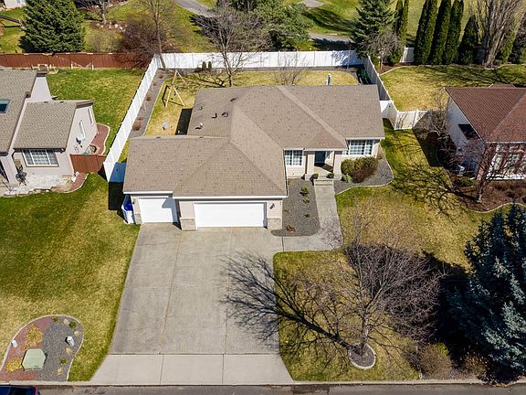 3rd image of 426 N Garry Dr
