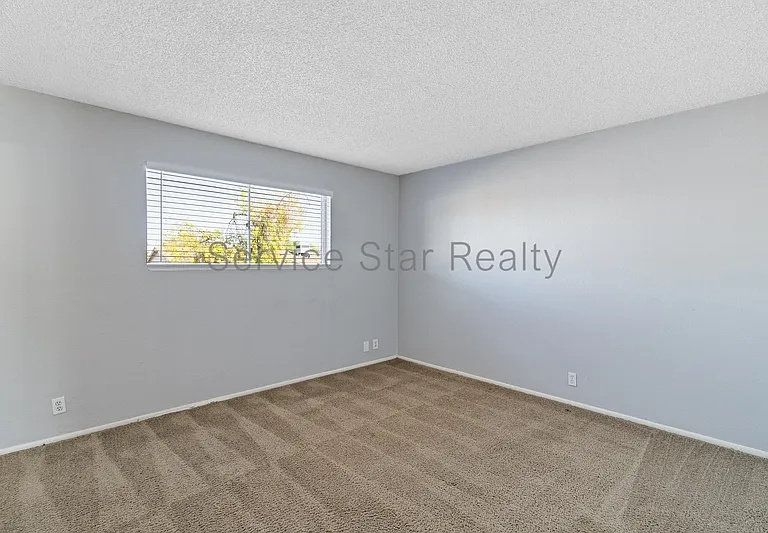 13027 N 28th St — Photo 14