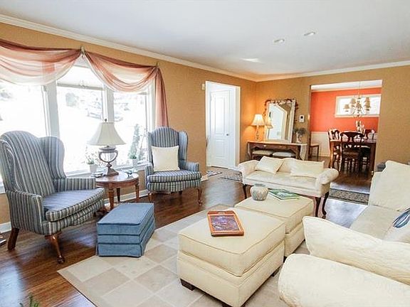 4th image of 4594 Doverdell Dr