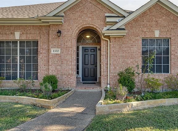 2nd image of 1552 Bosque Dr
