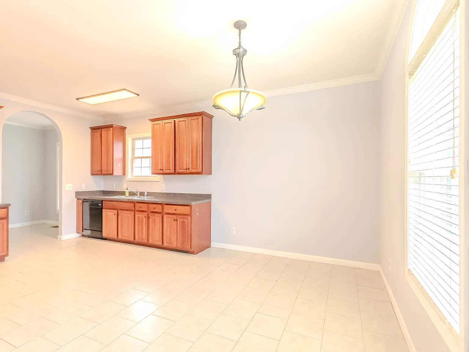 3 bed, 2.5 bath, 1680 sqft, $2,300 — Photo 4