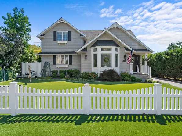 24 Lebrun Ave, Amityville, NY 11701