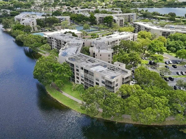 1100 COLONY POINT Circle #121, Pembroke Pines, FL 33026