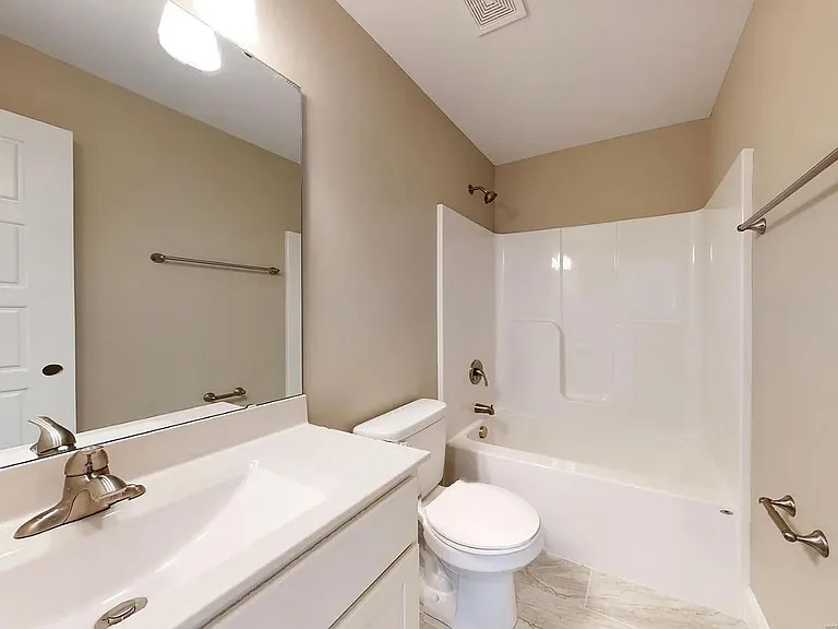 1047 Timber Bluff Dr — Photo 9