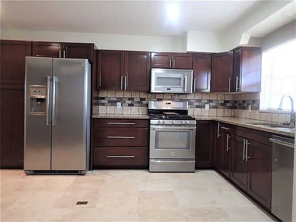 4th image of 3019 W Gray St