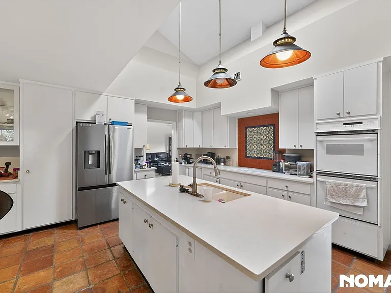 5314 Oak Bay Dr E — Photo 2