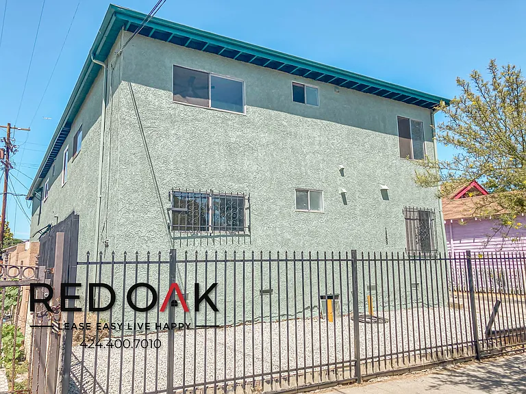 1589 E 47th St #3 — Photo 14