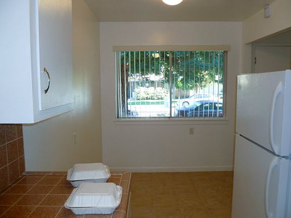 5th image of 152 Warren Dr