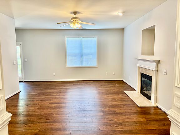 5th image of 3935 Blairwood St