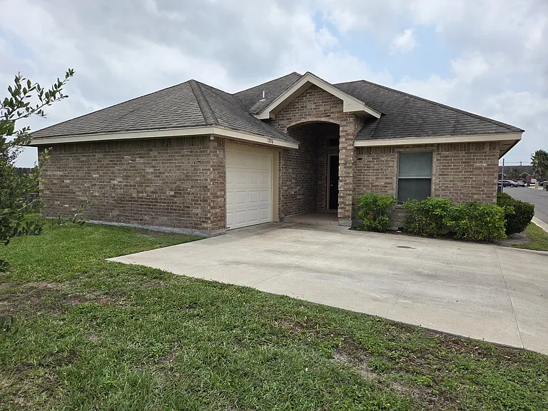 1906 Treasure Oaks Dr — Photo 14