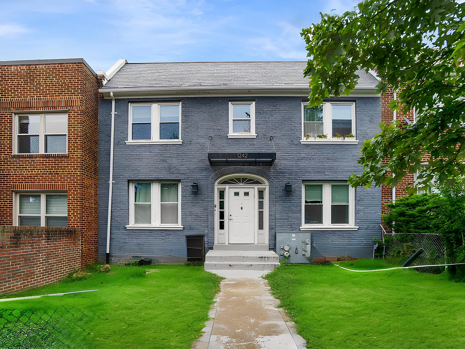 2 bed, 800 sqft, $1,800 — Photo 1