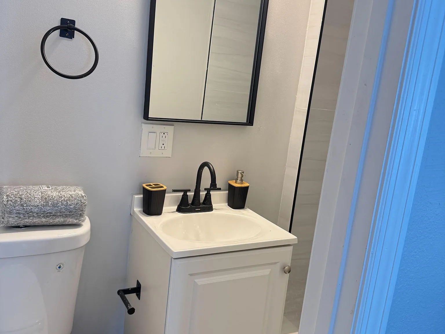 4 bed, 3.0 bath, 1400 sqft, $1,412 — Photo 4
