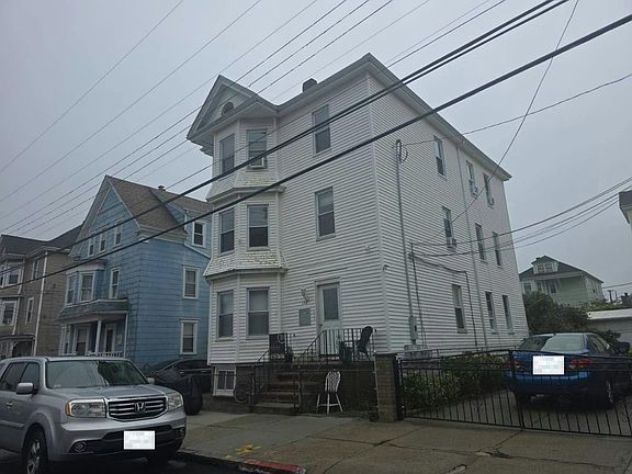 2nd image of 158 Thompson St