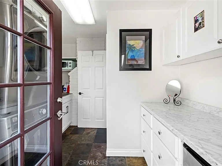 5231 Glasgow Way — Photo 21