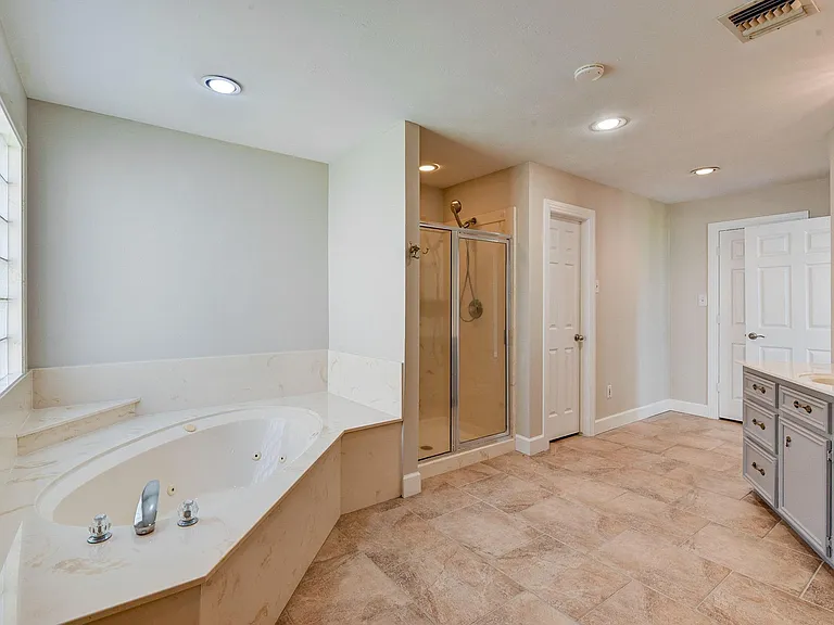 10045 Valley Dr S — Photo 25