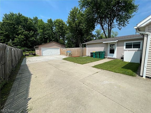 3rd image of 8097 Bellflower Rd