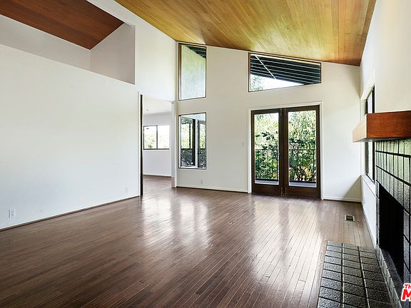 4th image of 2812 Bright Ln