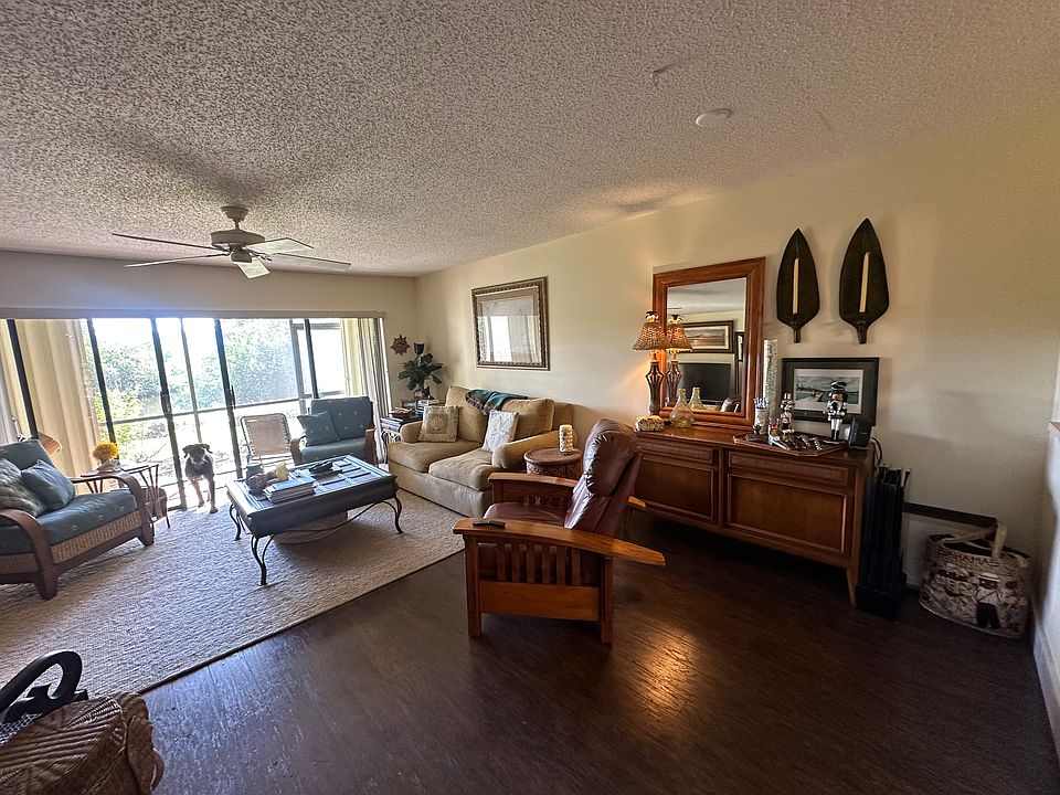 Spacious living area with Bernhardt couch and Lazyboy recliner overlooking watrfront view. Would consider unfurnished rental.