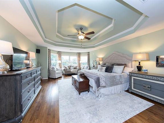 4th image of 1270 Cresthaven Ln