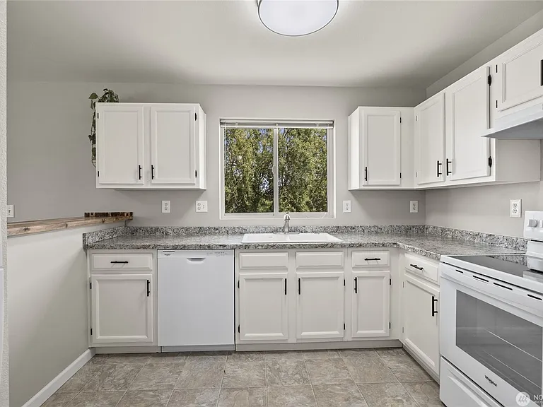 502 E River Ave #B — Photo 13