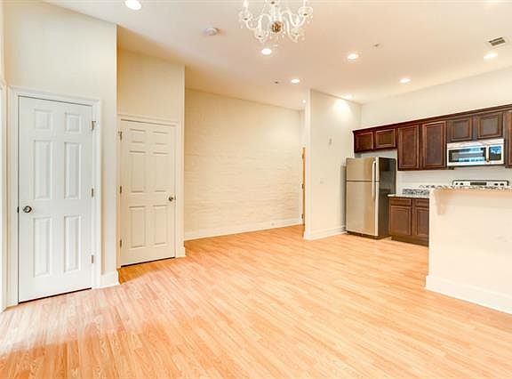 2nd image of 611 Julia St #F
