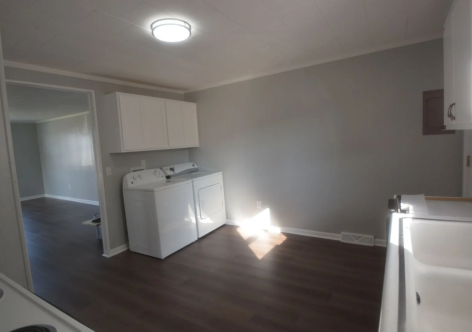 Updated and Charming 2 Bedroom 1 Bathroom - Great 2 Bedroom, 1 Bath in Smyrna — Photo 3