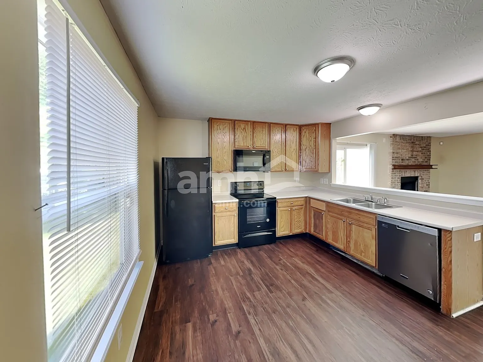3 bed, 2.5 bath, 1550 sqft, $1,760 — Photo 4