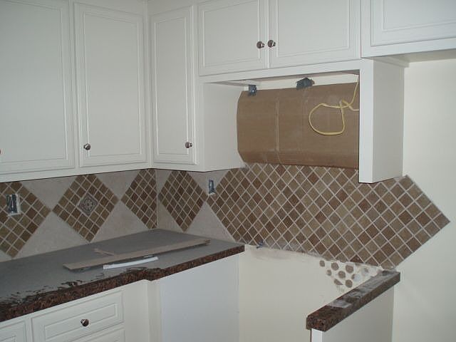 2nd image of 6581 Elm St
