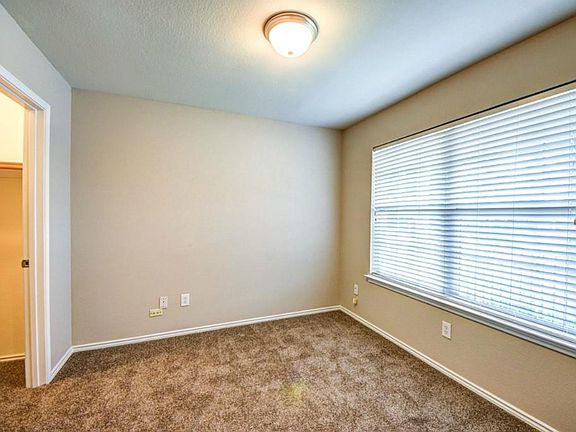 5th image of 317 Celia Cir