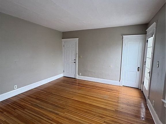 3rd image of 237 Tacoma Ave Floor 2