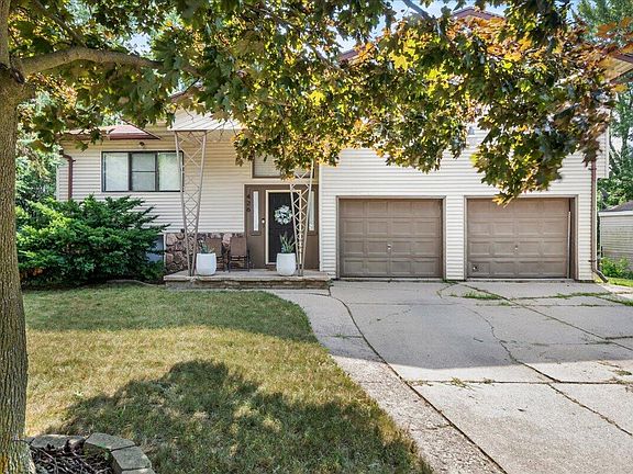 2nd image of 426 Cameron Ave
