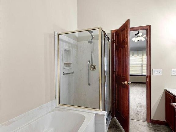 5th image of 3125 Country Bluff Dr #25B