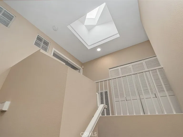 64 Mission Ct — Photo 8