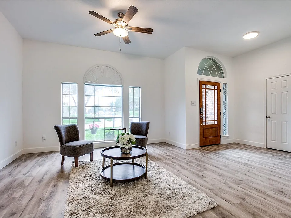 3306 Ashleaf Dr