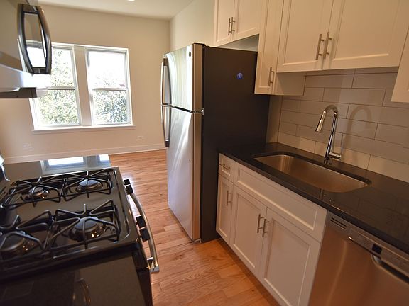 3rd image of 4424-4432 N Wolcott Ave #4424-3A