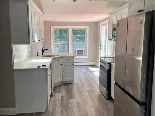 29 Laurel St, Holbrook, NY 11741