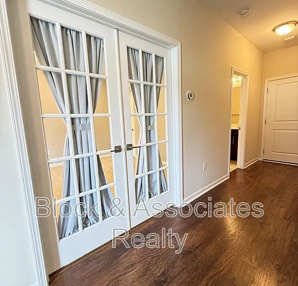 537 Austin View Blvd — Photo 4
