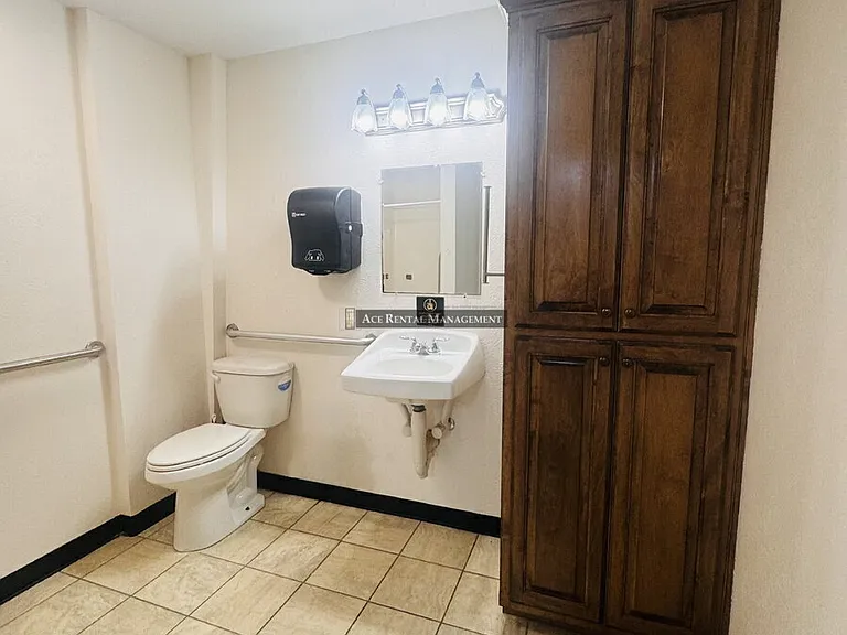 2905 Nederland Ave — Photo 12