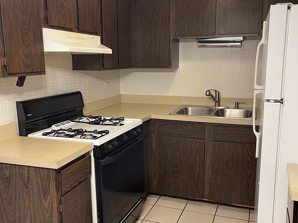 1st image of 303-12740 S La Crosse Ave #303