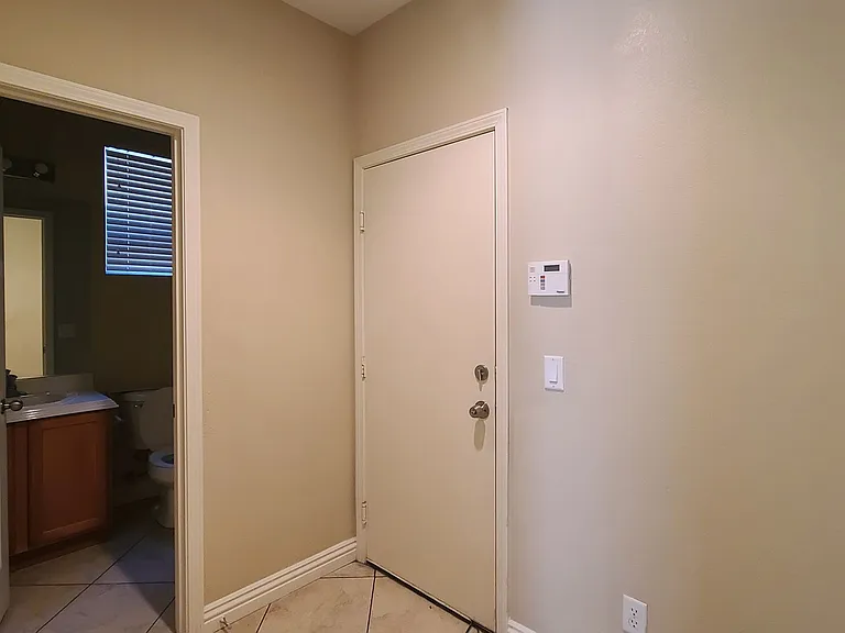 7449 W Mistral Ave — Photo 15