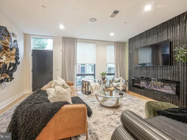 1109 Earl St, Philadelphia, PA 19125