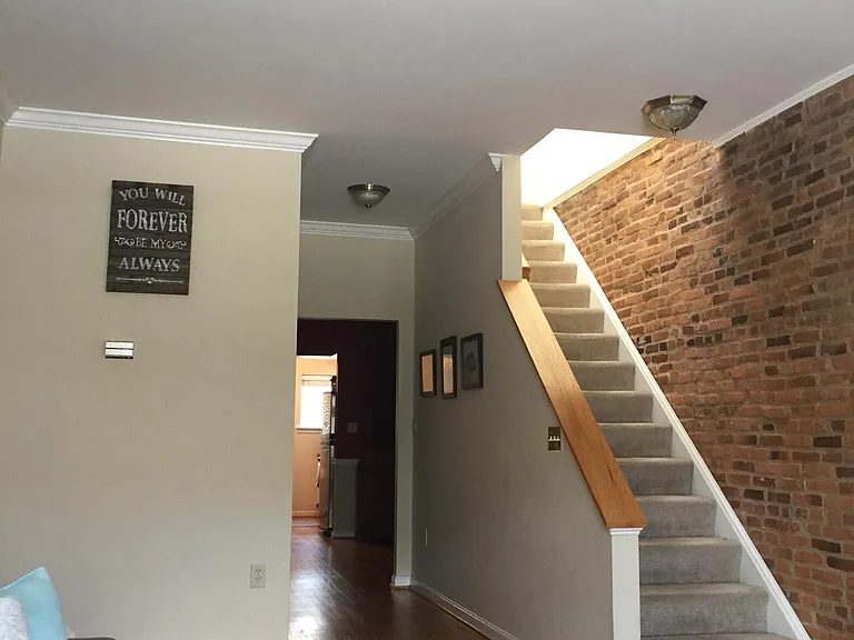 629 S Linwood Ave — Photo 2