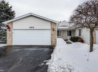 880 Crystal Ln, Marysville, MI