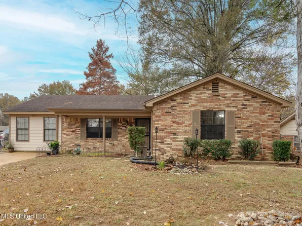 5717 Iroquois Dr, Horn Lake, MS 38637