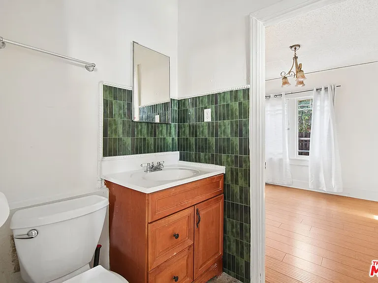 1238 N Gardner St — Photo 10