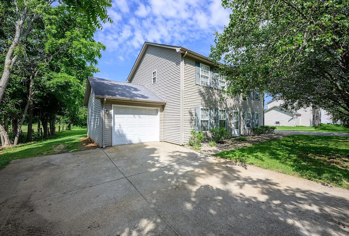 Building Photo - 2943 S Wilson Rd #2