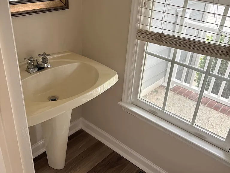 4911 Brompton Ln — Photo 9